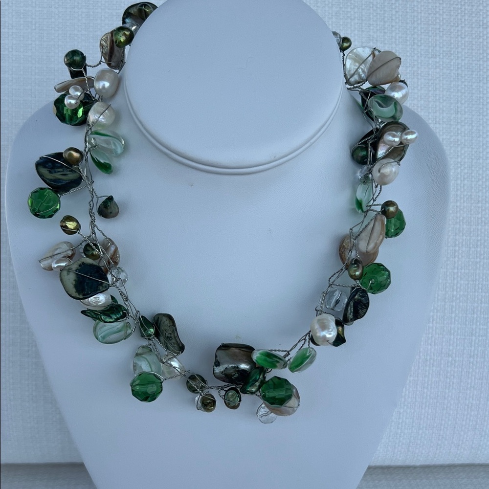 Elegant mother of pearl Green and Silver Beaded Necklace beautiful!